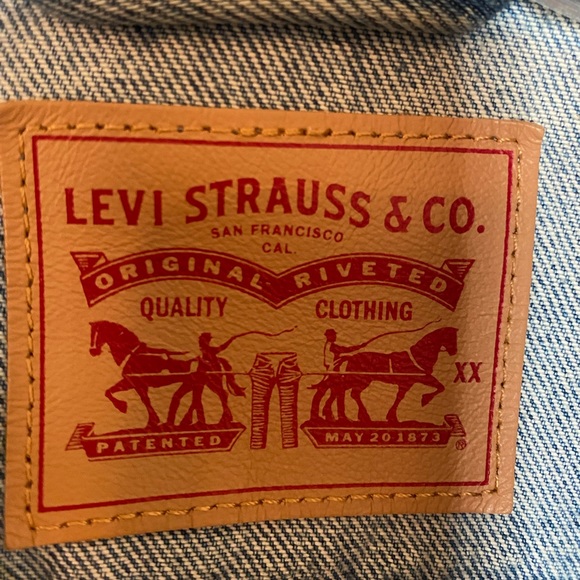 Levi’s Denim Jacket - Picture 3 of 5